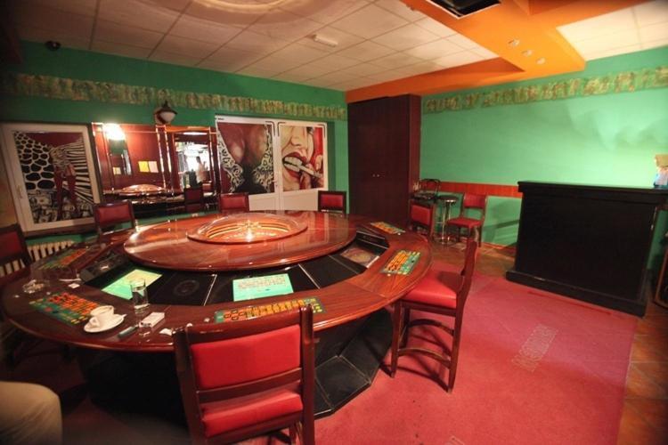 Hotel Dunav スレムスキ・カルロヴツィ エクステリア 写真
