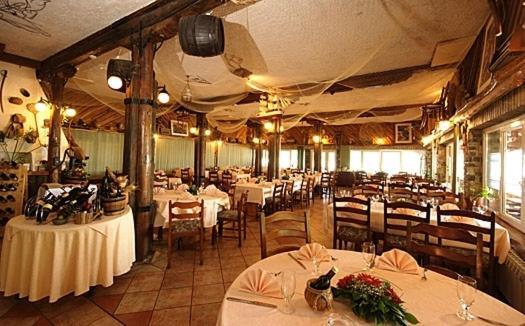 Hotel Dunav スレムスキ・カルロヴツィ エクステリア 写真